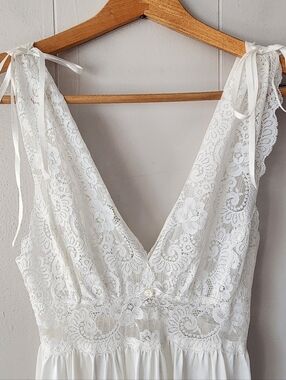 Vintage Olga Nightgown 92201 White Lace Nylon Tricot Full Length Gown Size P USA